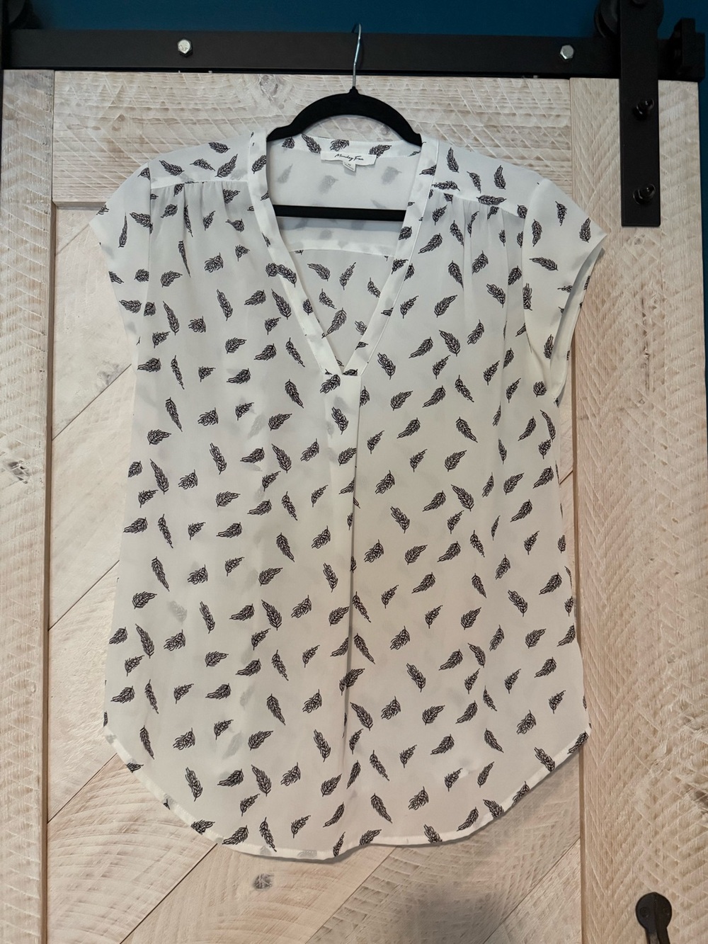 White Feather-Print Short Sleeve V-Neck Blouse